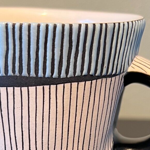 Handcrafted LIZ PECHACEK Signed Ceramic Mug w/ Inlay & Wax Resist Glaze Striped - Picture 8 of 12